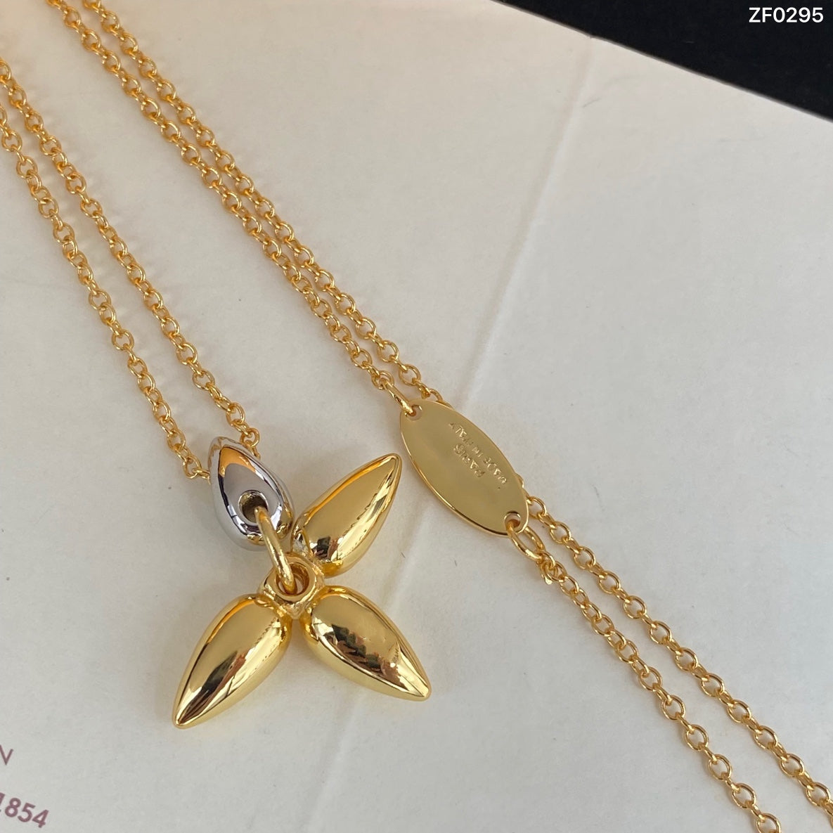 ¡®Moco¡¯LOUISETTE PEDANT GOLD NECKLACE