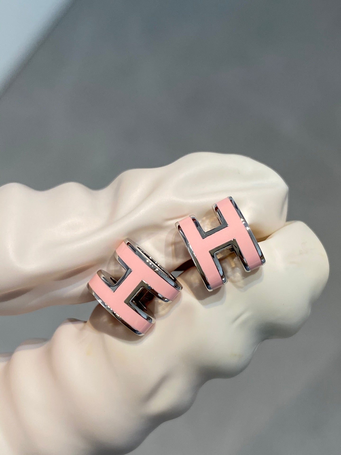 ¡®Moco¡¯MINI POP H SILVER EARRINGS PINK