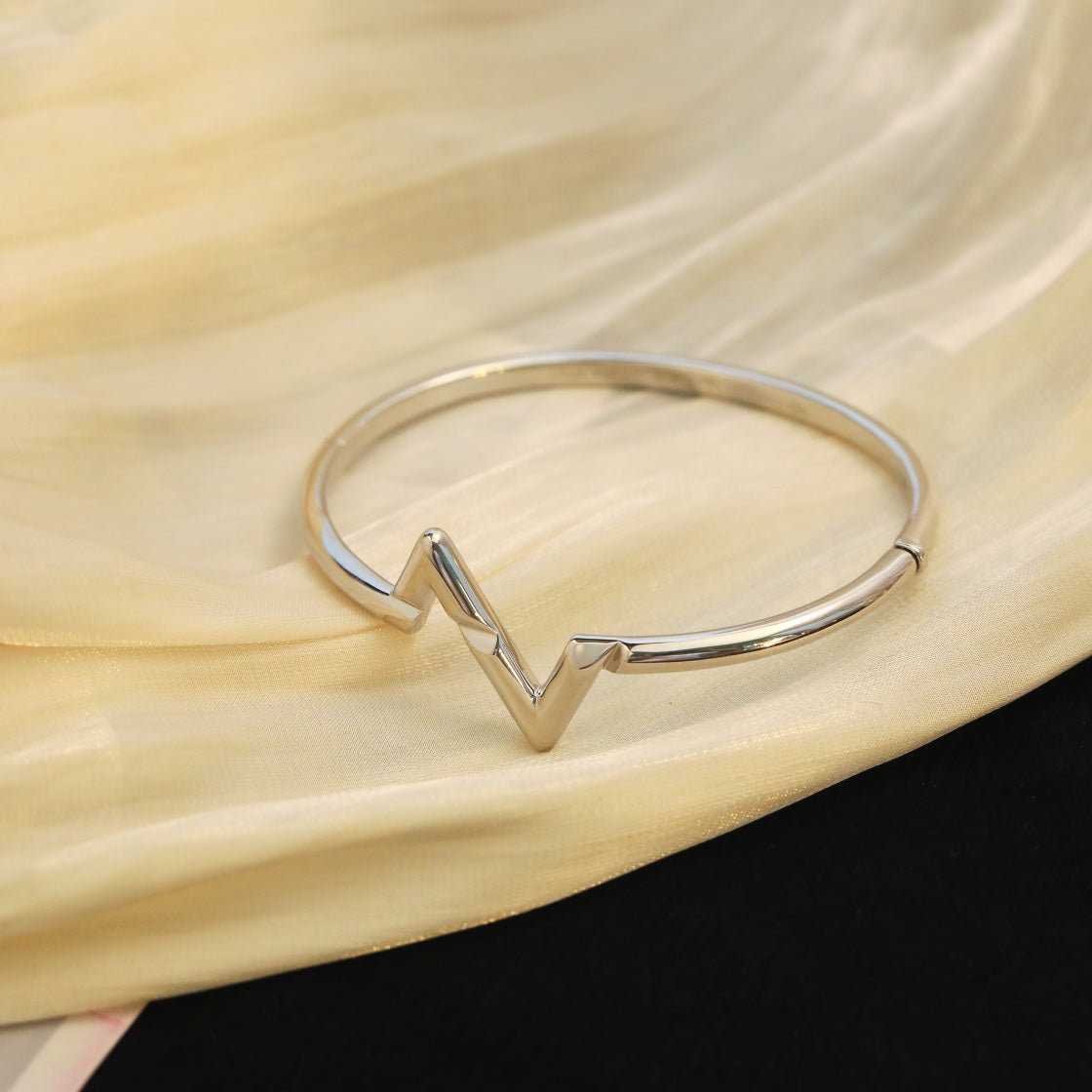 ¡®Moco¡¯VOLTE UPSITE DOWN BRACELET