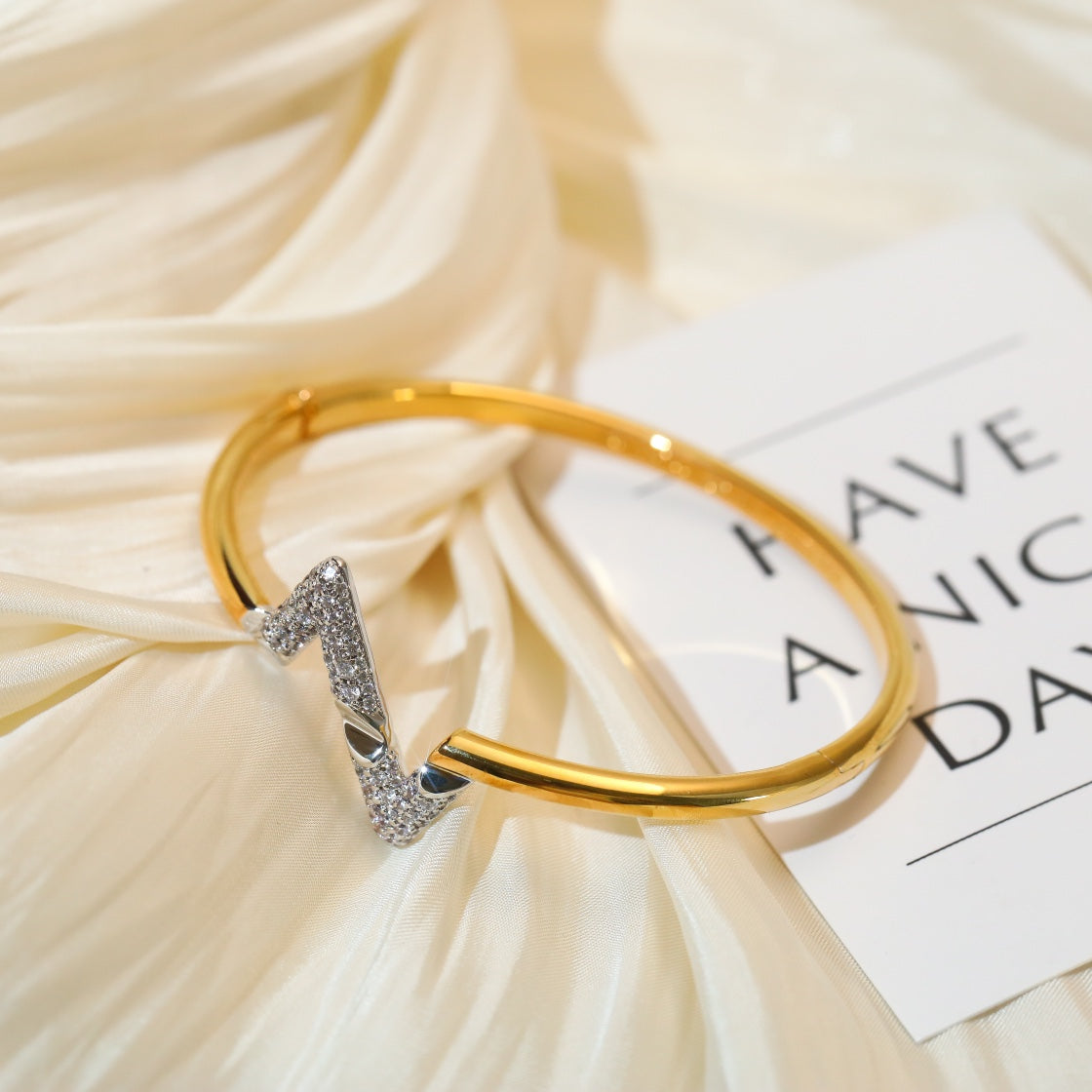 ¡®Moco¡¯VOLTE UPSITE DOWN GOLD DIAMOND BRACELET