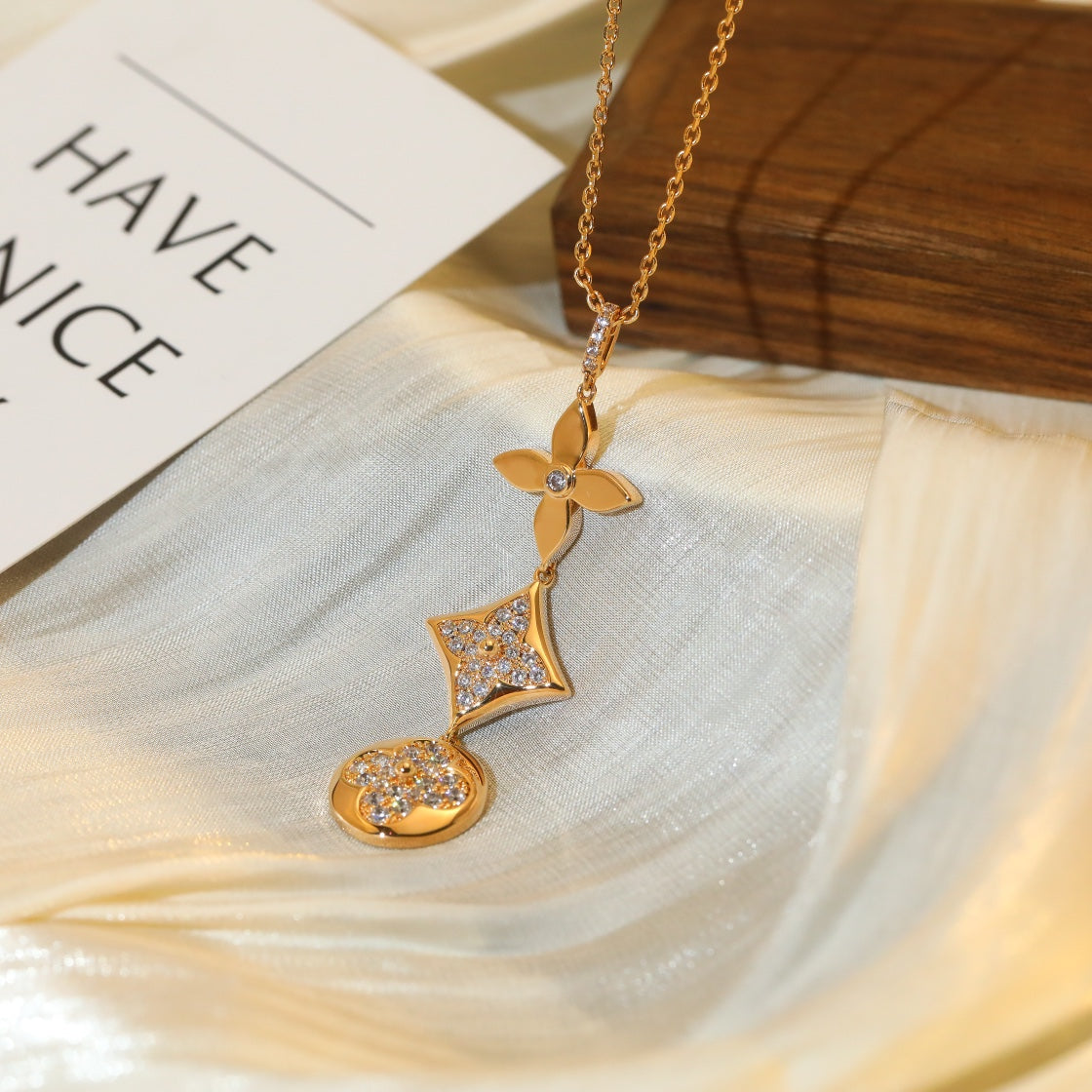 ¡®Moco¡¯STAR AND SUN DIAMOND PINK GOLD NECKLACE