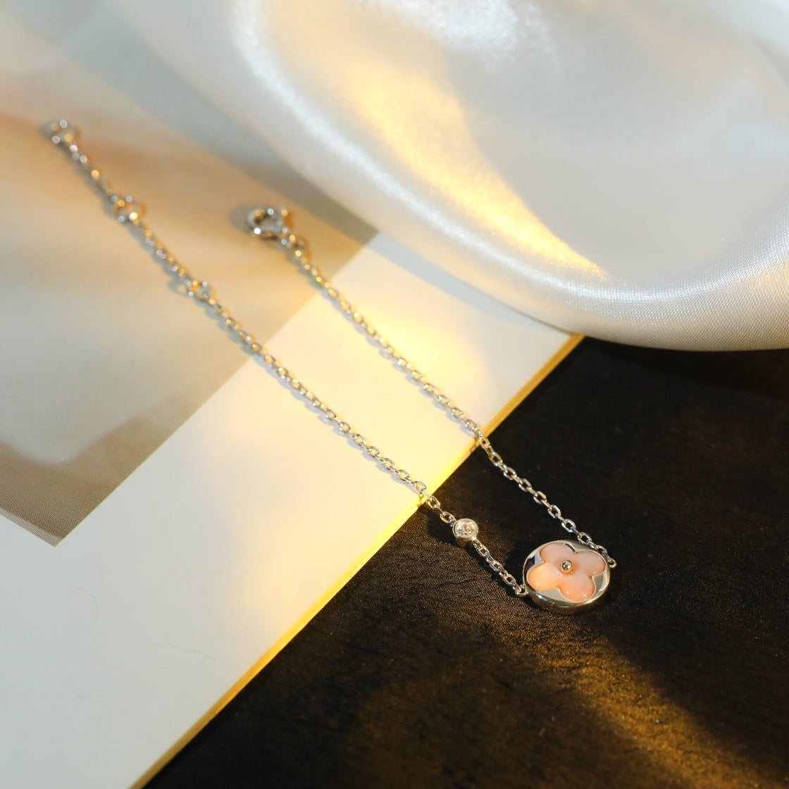 ¡®Moco¡¯SUN MOTIF PINK MOP SILVER BRACELET