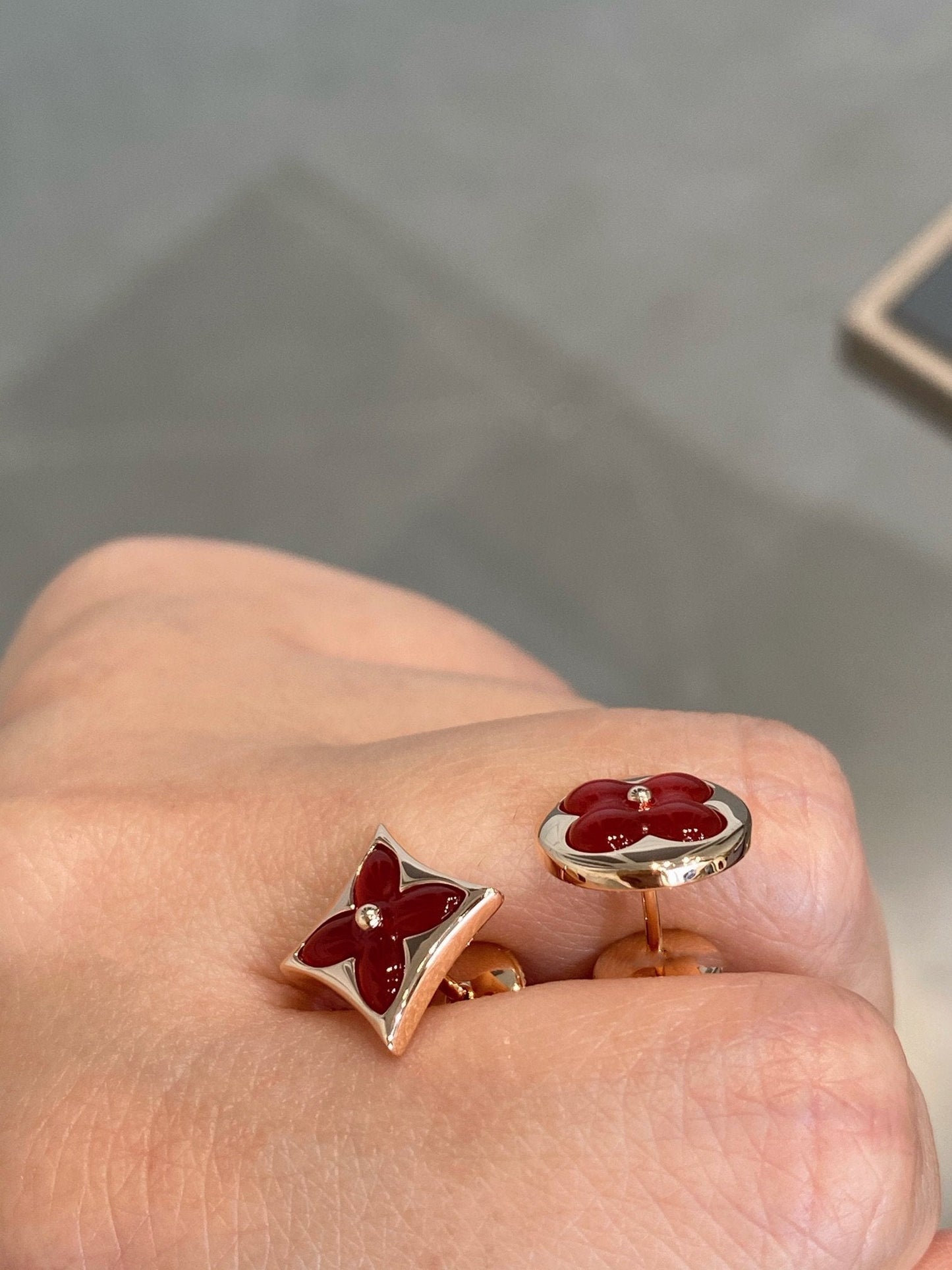 ¡®Moco¡¯STAR AND SUN PINK GOLD CARNELIAN STUD EARRINGS