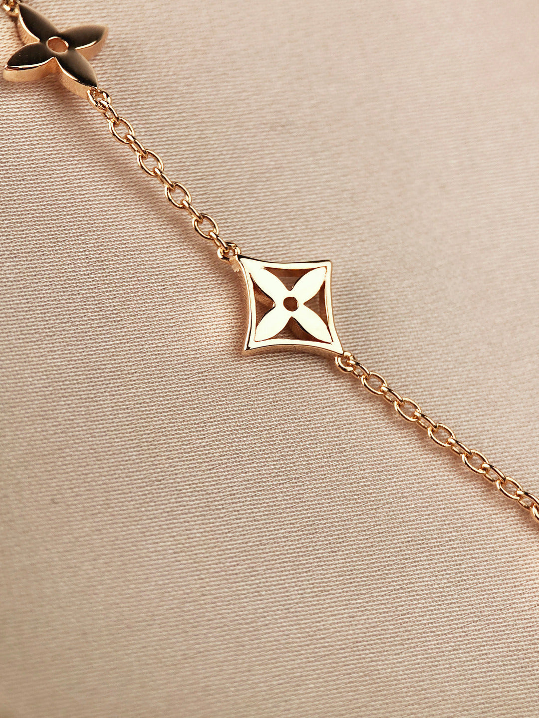 ¡®Moco¡¯STAR AND SUN 7 MOTIFS GOLD BRACELET