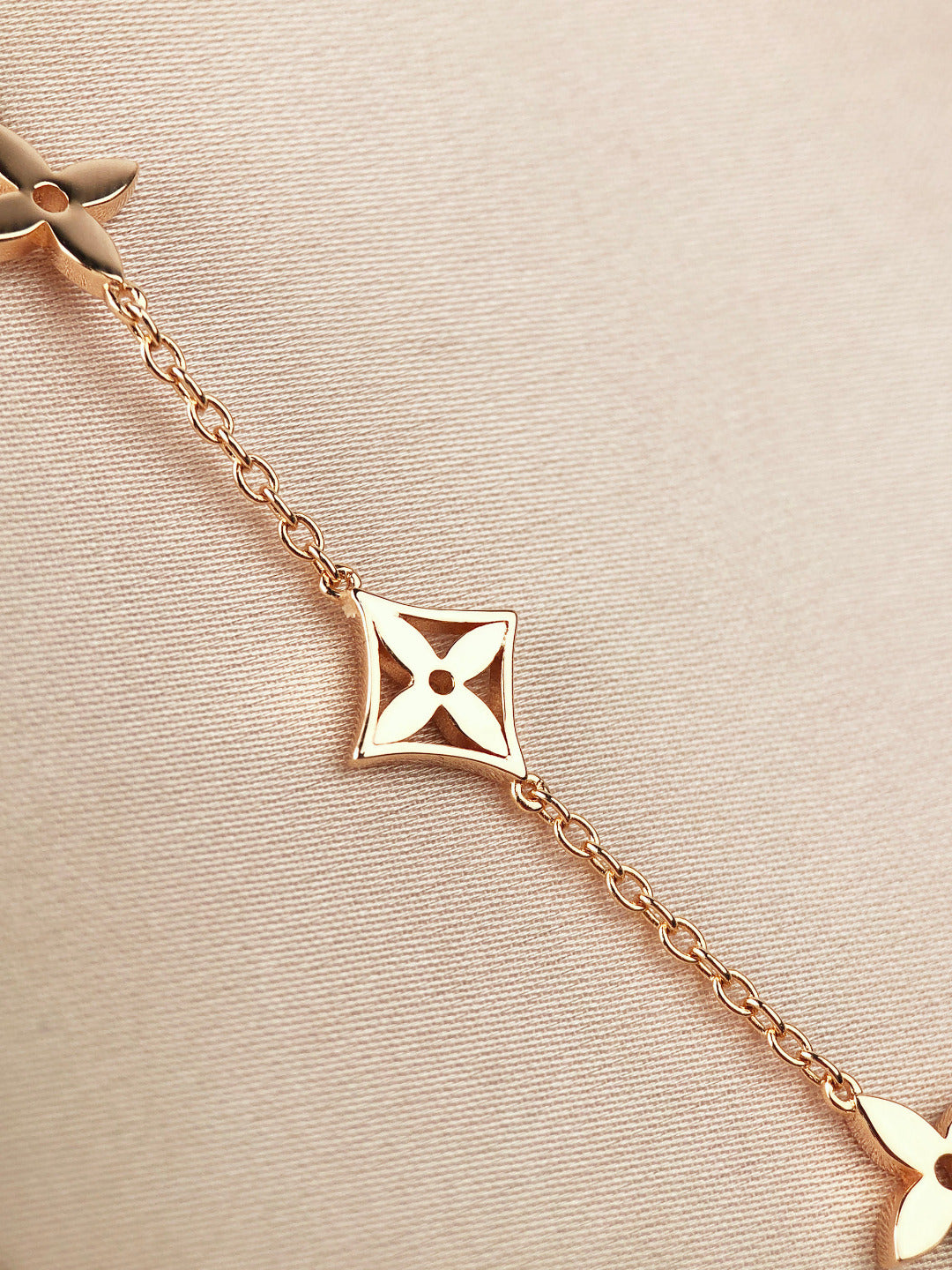 ¡®Moco¡¯STAR AND SUN 7 MOTIFS GOLD BRACELET