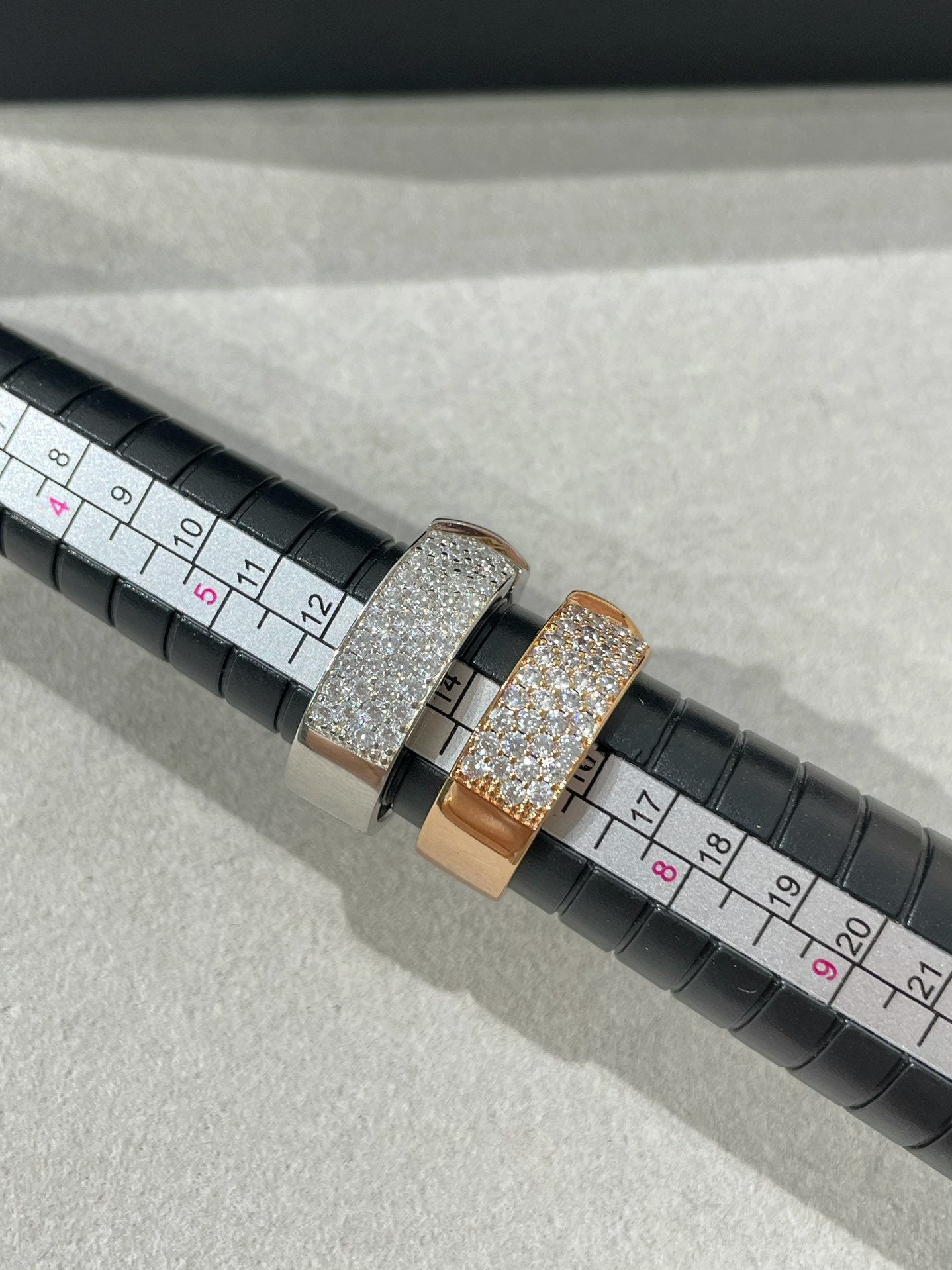 ¡®Moco¡¯LIENS EVIDENCE  DIAMOND PAVED RING
