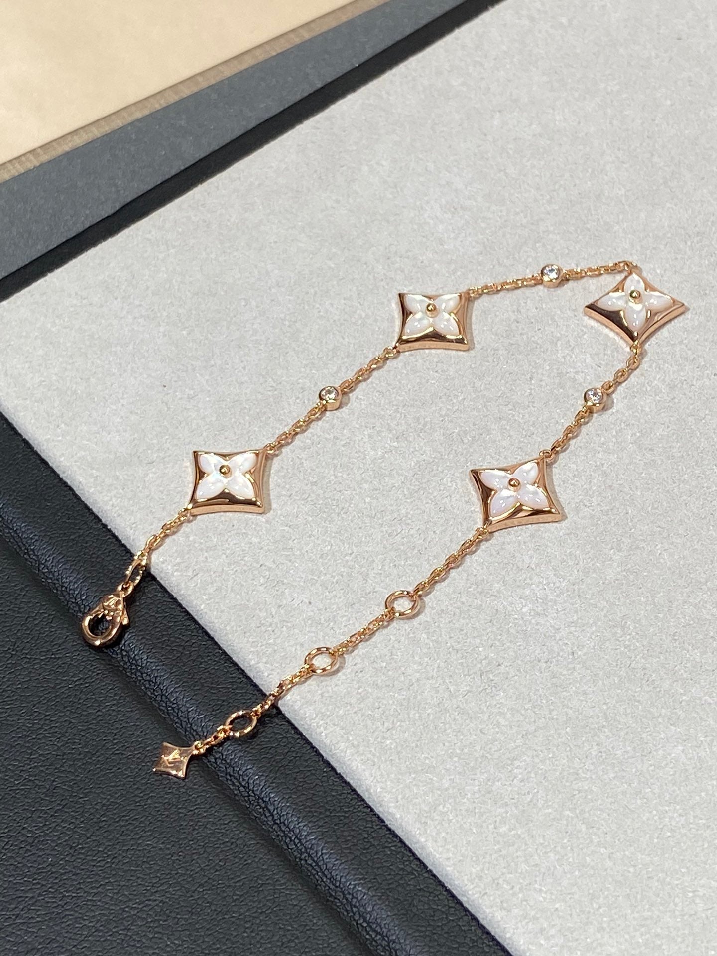 ¡®Moco¡¯STAR 4 MOTIF MOP DIAMOND PINK GOLD BRACELET