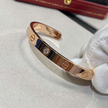 ¡®Moco¡¯LOVE BRACELET 6.1MM 1 DIAMOND OPEN CUFF