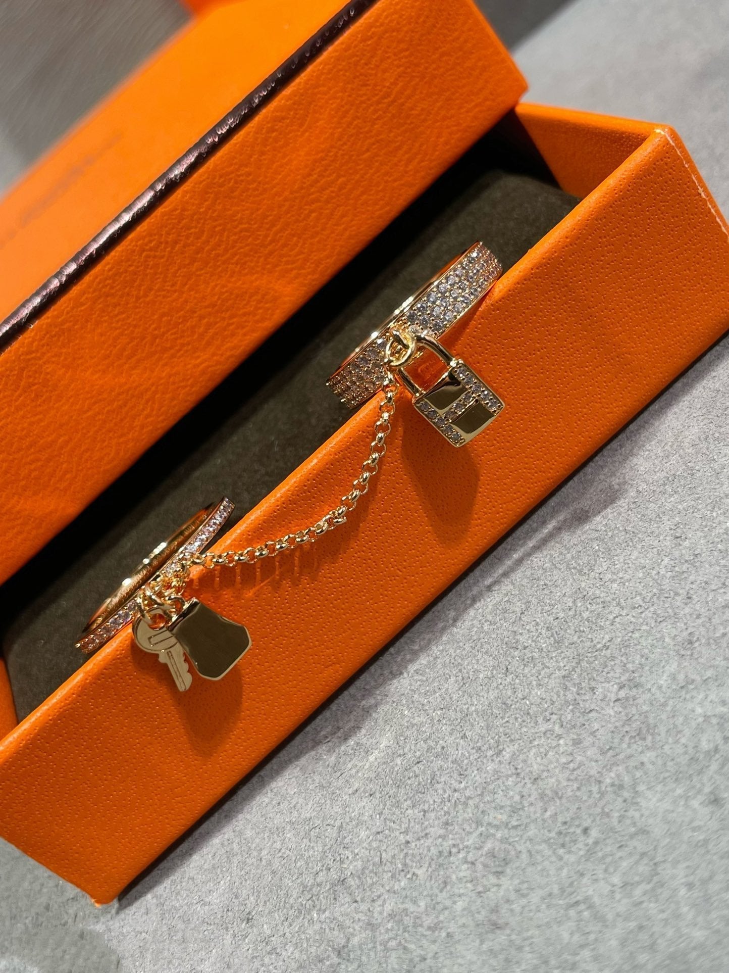 ¡®Moco¡¯HM KELLY CLOCHETTE DOUBLE RING IN  WITH DIAMONDS