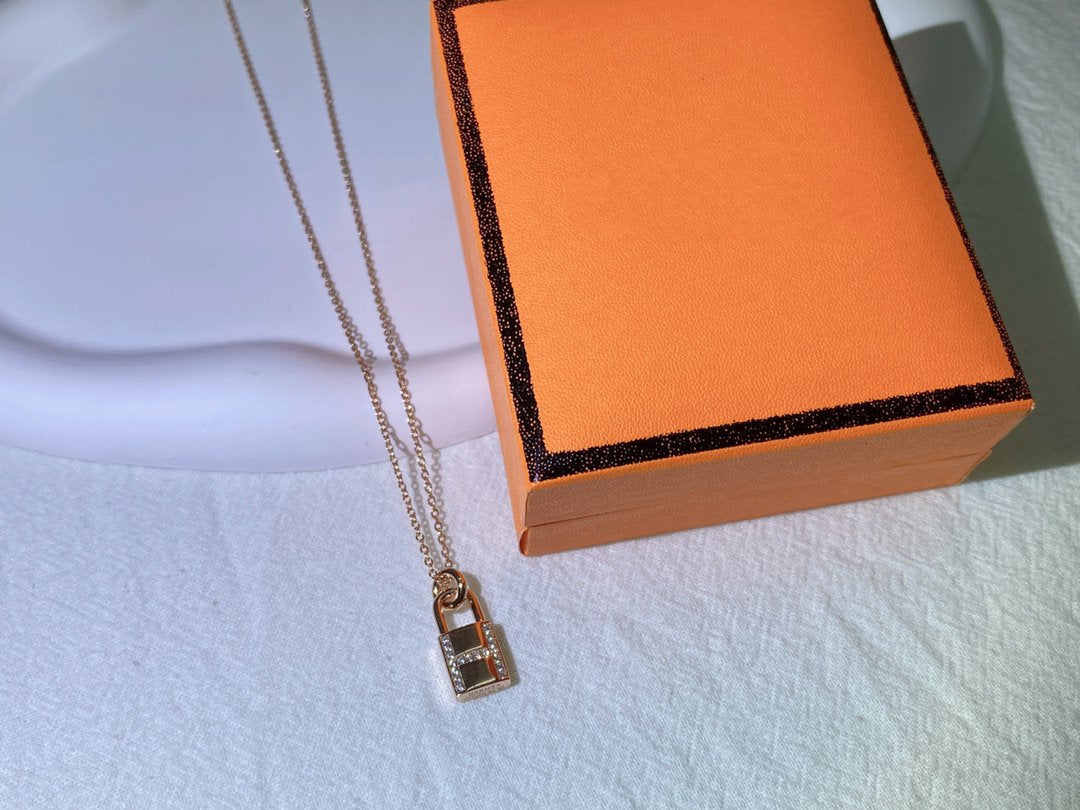 ¡®Moco¡¯HM ADVANCED NICHE LOCK HEAD NECKLACE DIAMONDS