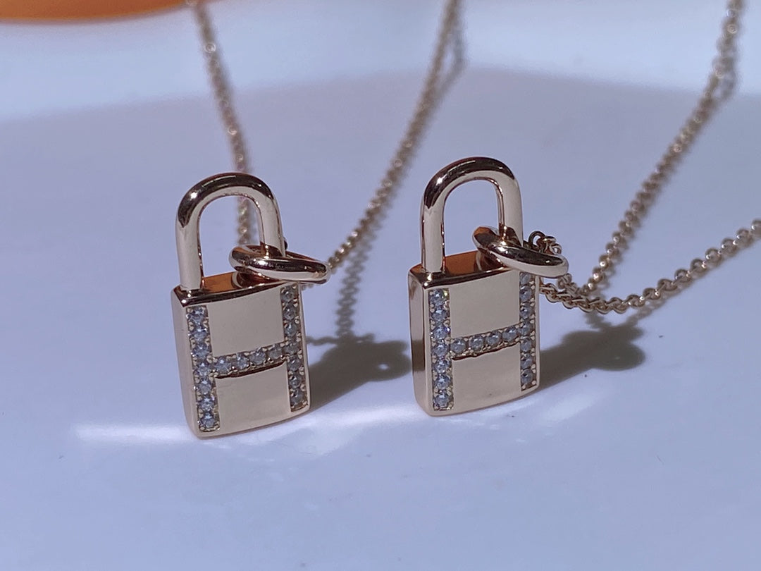 ¡®Moco¡¯HM ADVANCED NICHE LOCK HEAD NECKLACE DIAMONDS